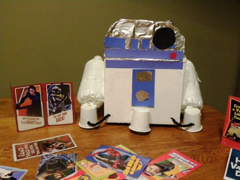 How to Make an R2-D2 Valentines Day Box