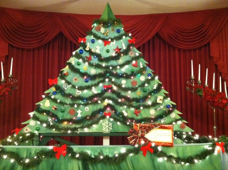 How to Build a Puppet Christmas Tree Stage
