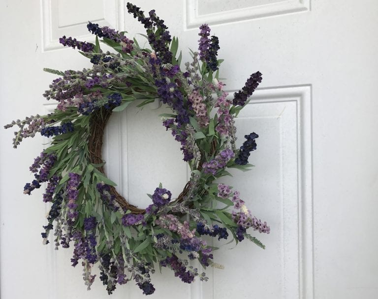 How to Choose a New Door Wreath