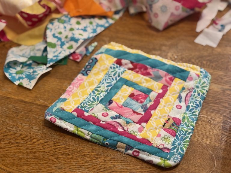 Easy Scrap Fabric Pot Holders