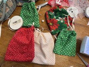 Super Easy Christmas Fabric Gift Bags
