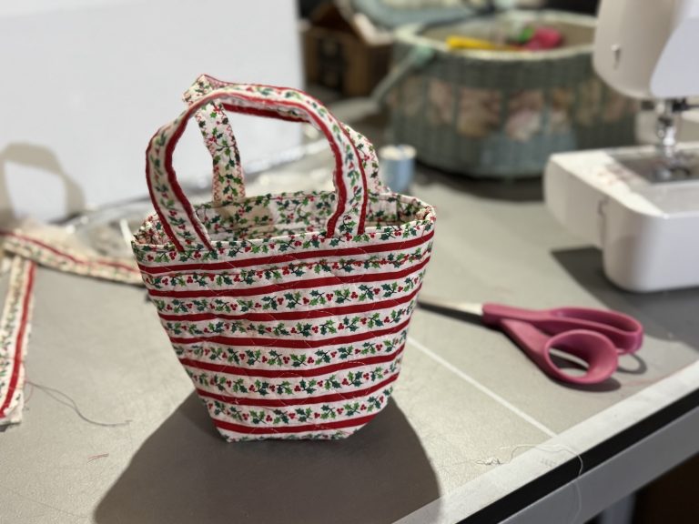 Easy Stand Up Christmas Gift Bag